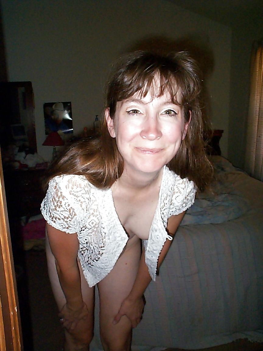 25P Hot Hairy Mature Babe