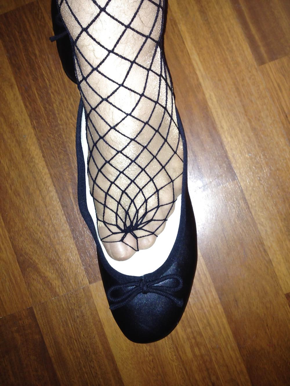 9P Fishnet nylons