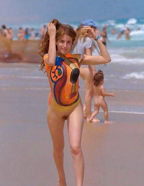 4P Nudist Girl Bodypainting 1