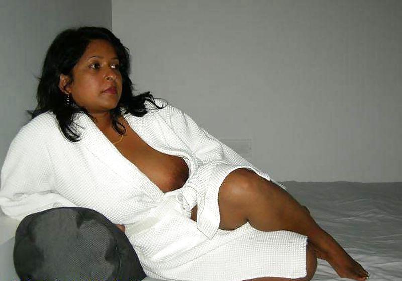 12P Hot latin milf