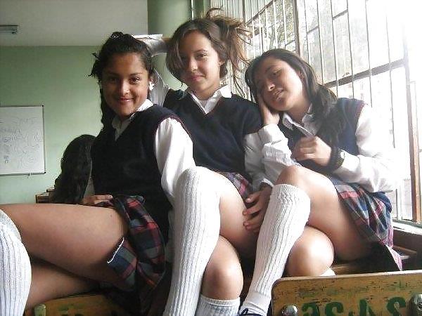 20P Schoolgirls in their uniform 2