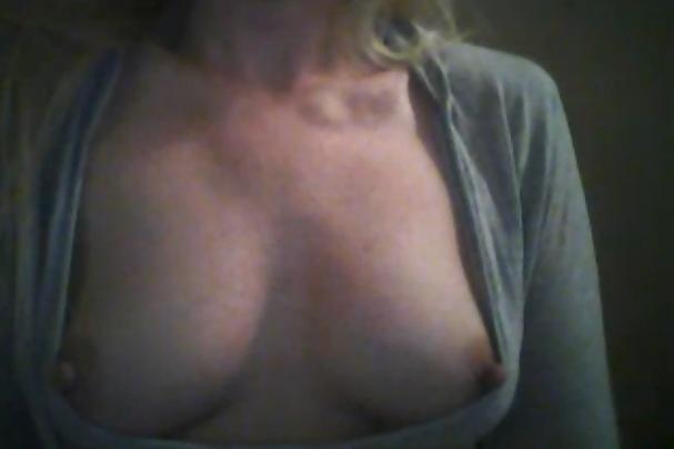 25P Webcam boobs