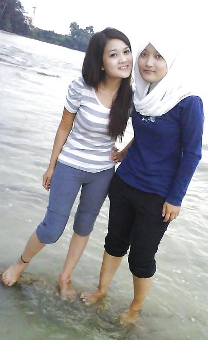 18P The Cute Malay Lesbian Collection
