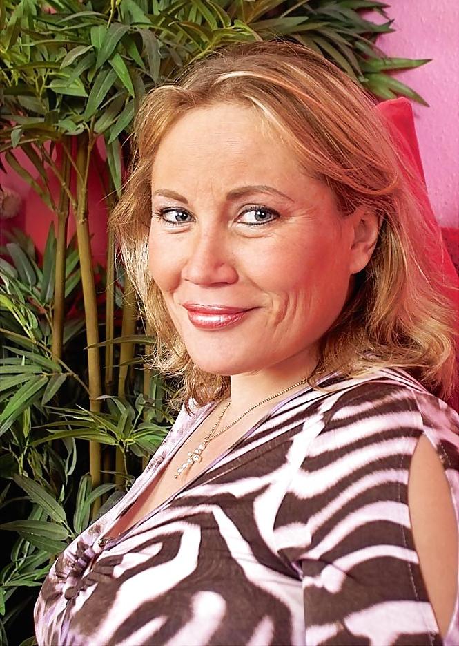 4P MILF & MATURE IN OUR CLUB