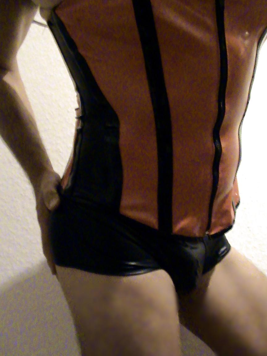 25P Tv in latex 2