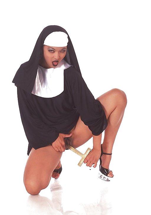 16P Easter Sunday Nun 1