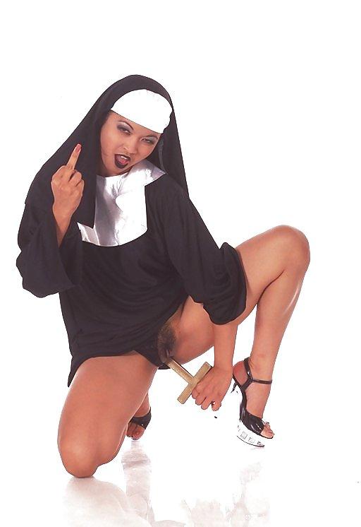 16P Easter Sunday Nun 1