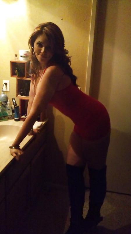 22P LATIN MILF