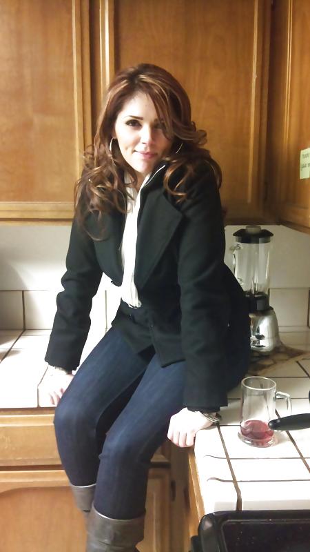 22P LATIN MILF