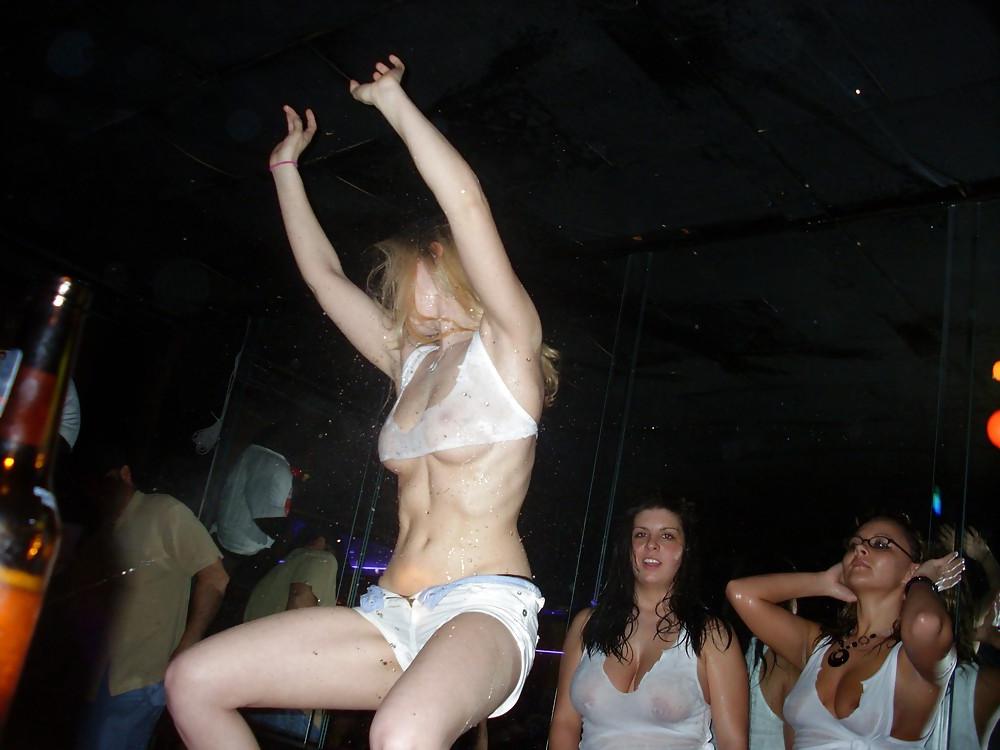 25P Wet T-Shirt Fun