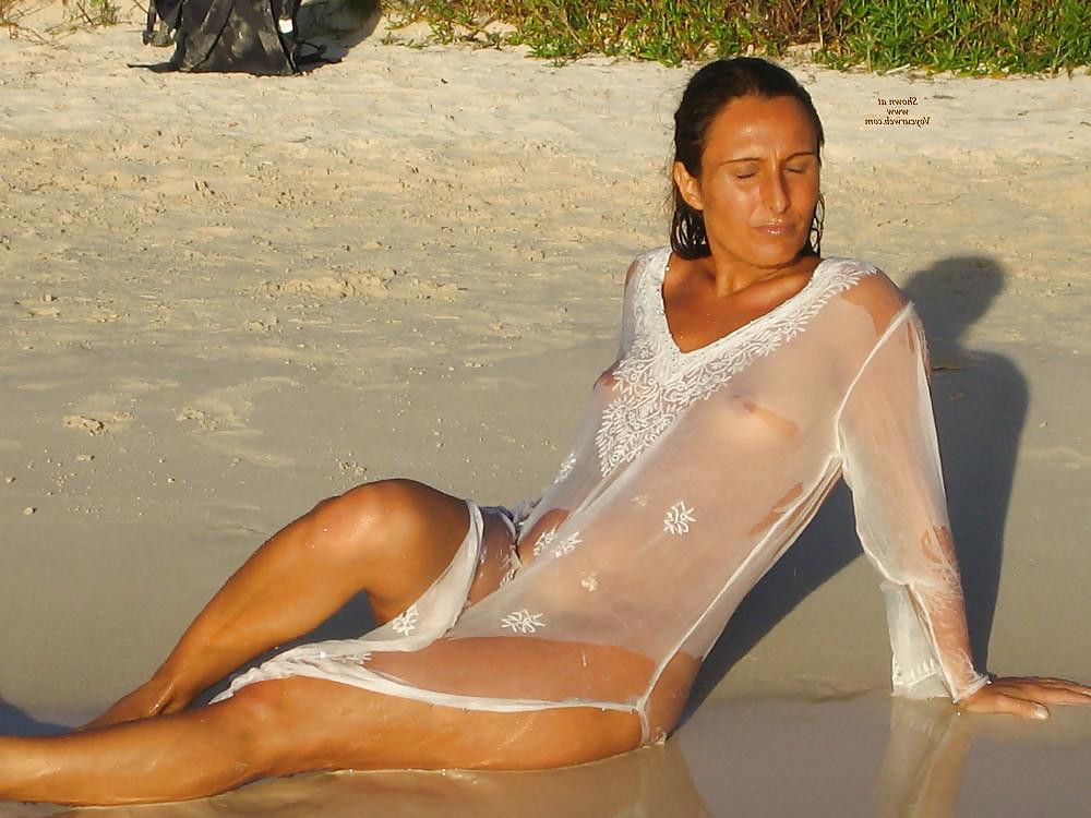25P Wet T-Shirt Fun