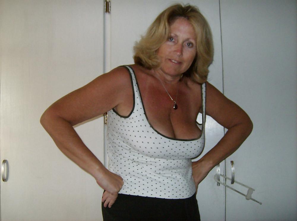 10P Mother's big saggy breasts
