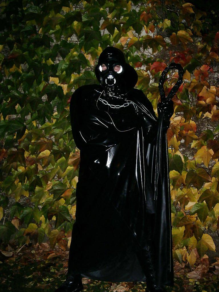 14P Latex in the darkness