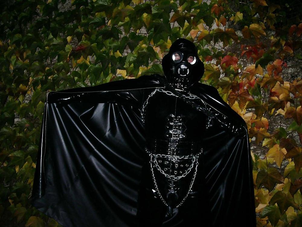 14P Latex in the darkness