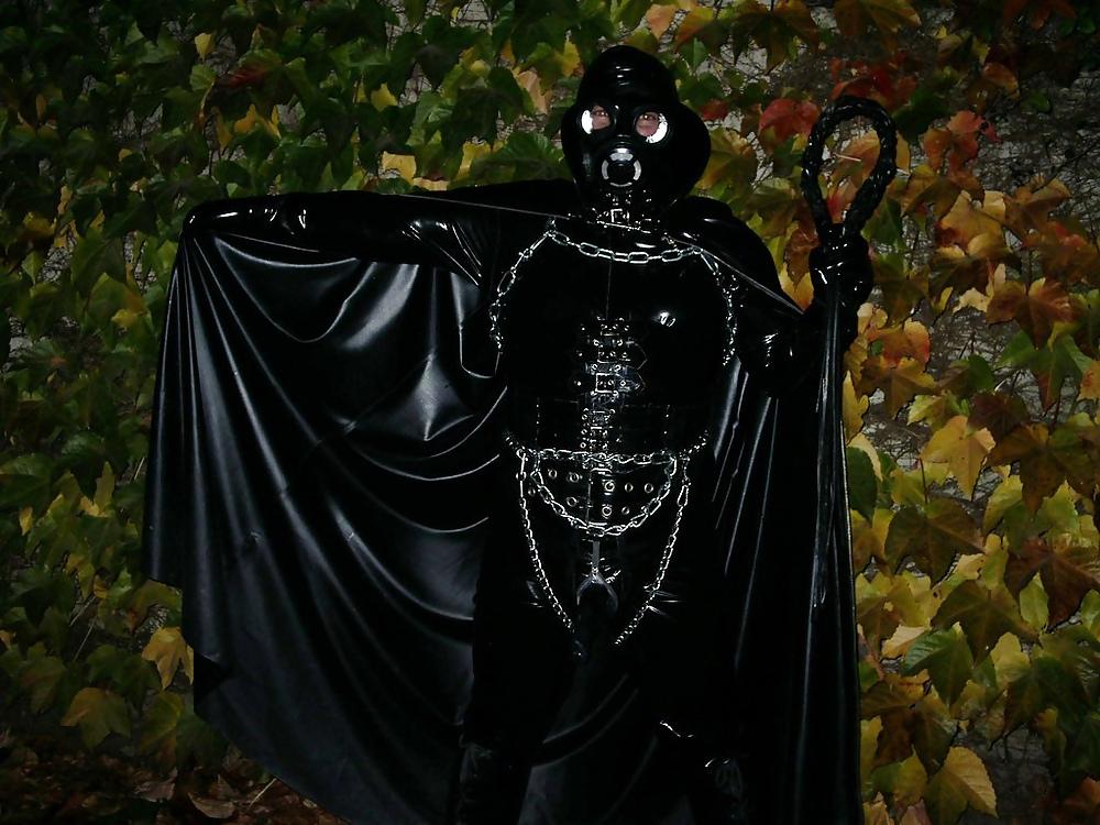 14P Latex in the darkness