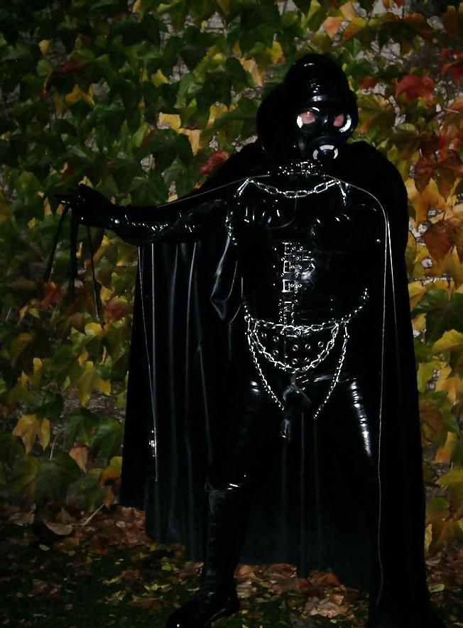 14P Latex in the darkness