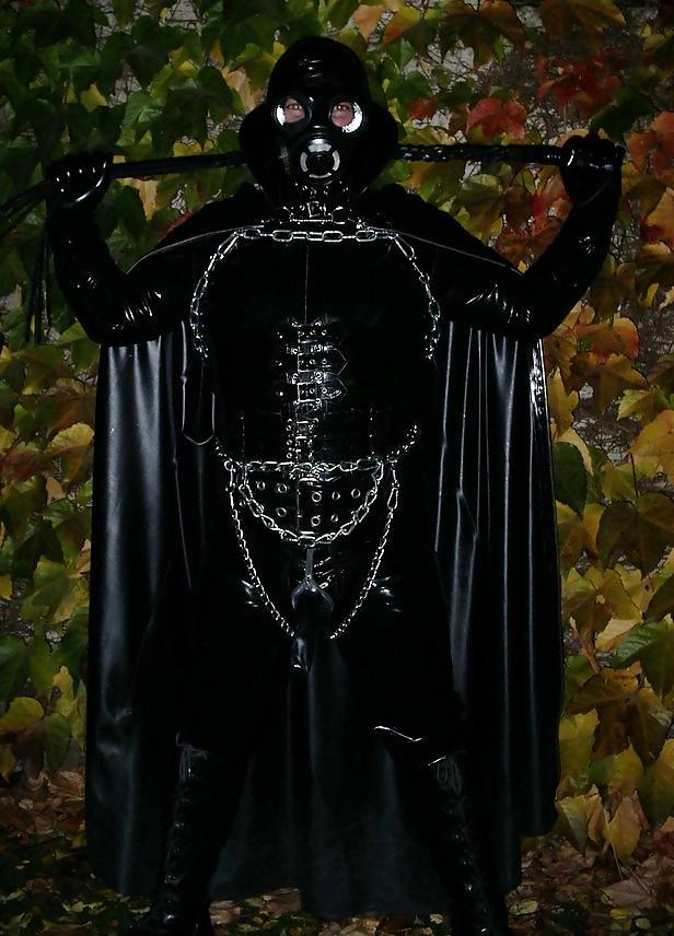 14P Latex in the darkness