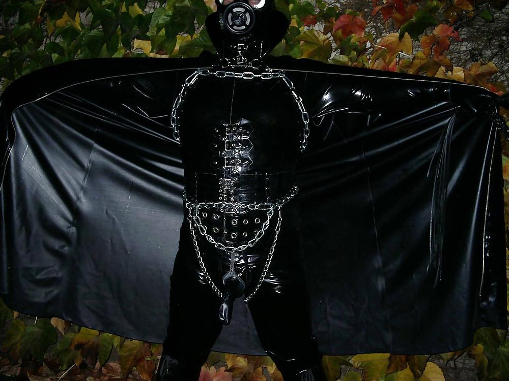 14P Latex in the darkness
