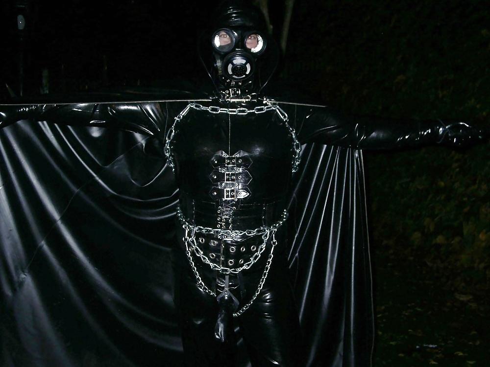 14P Latex in the darkness