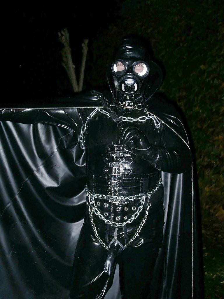 14P Latex in the darkness
