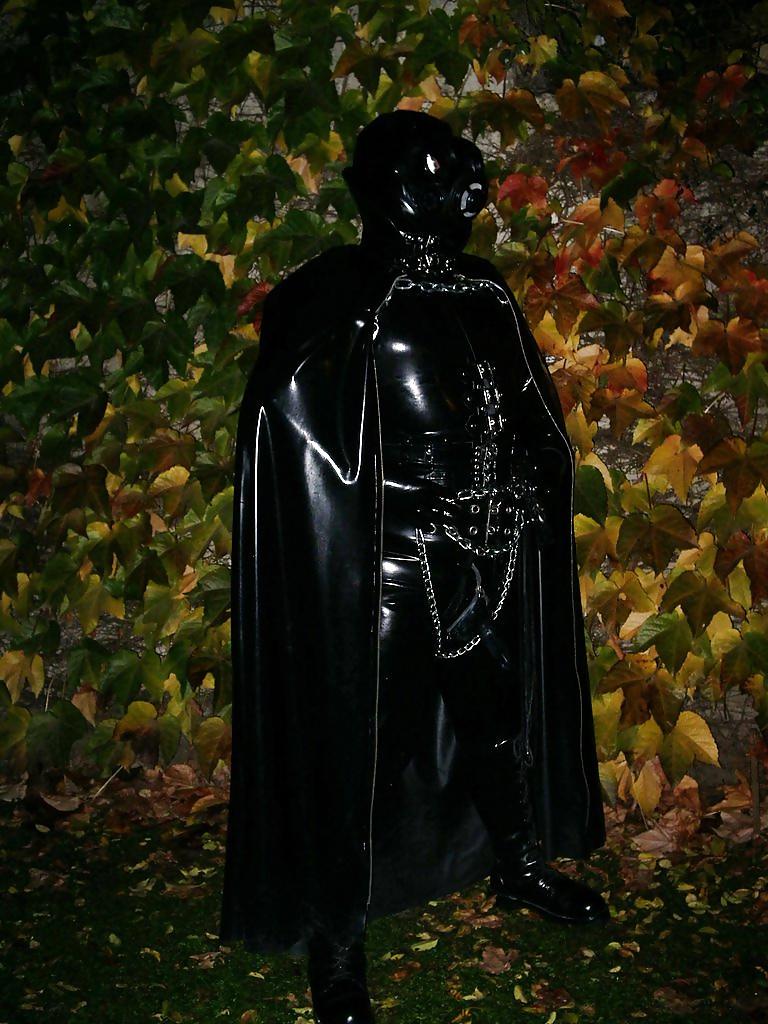 14P Latex in the darkness