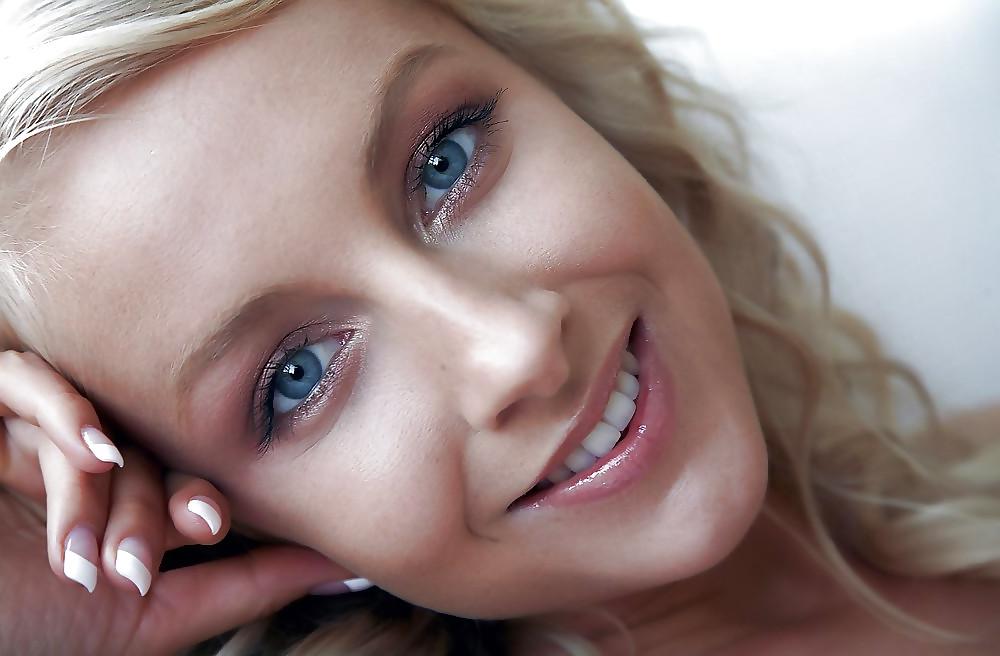 20P Cute teen blond.