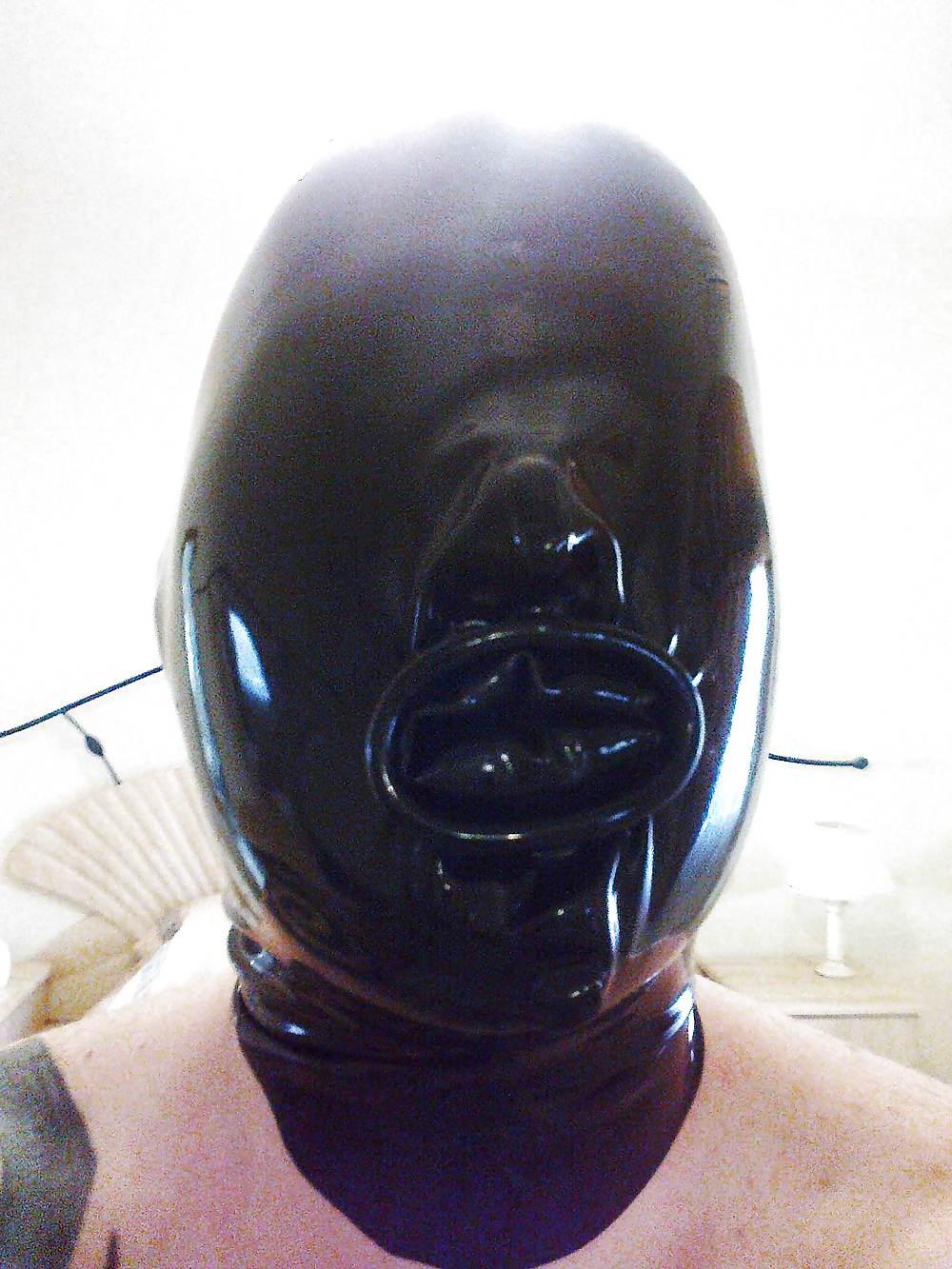 13P The latex slave in pictures