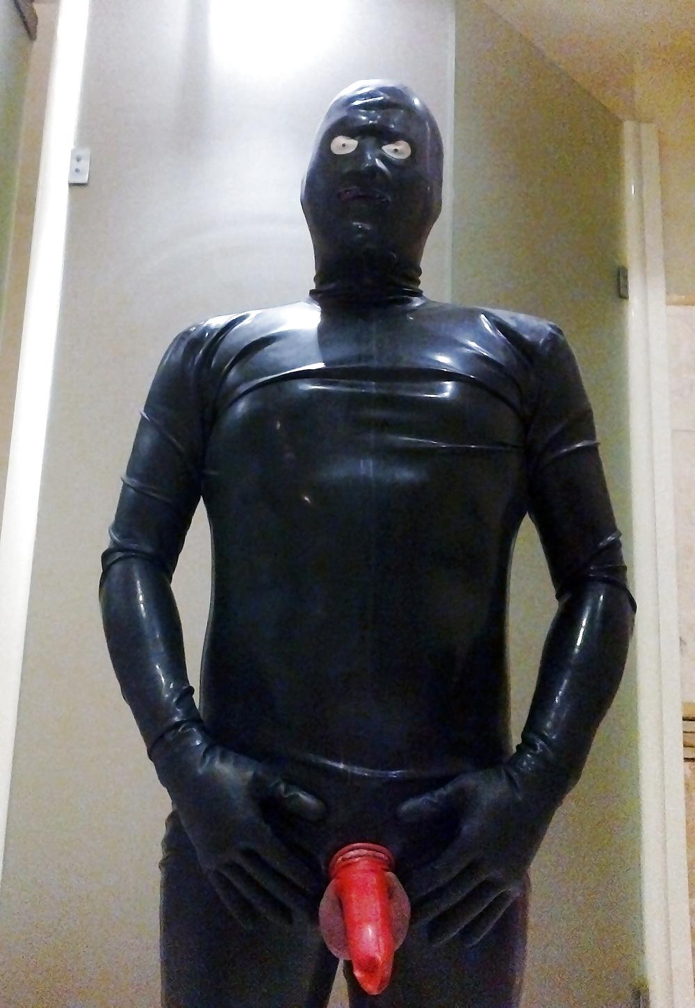 13P The latex slave in pictures