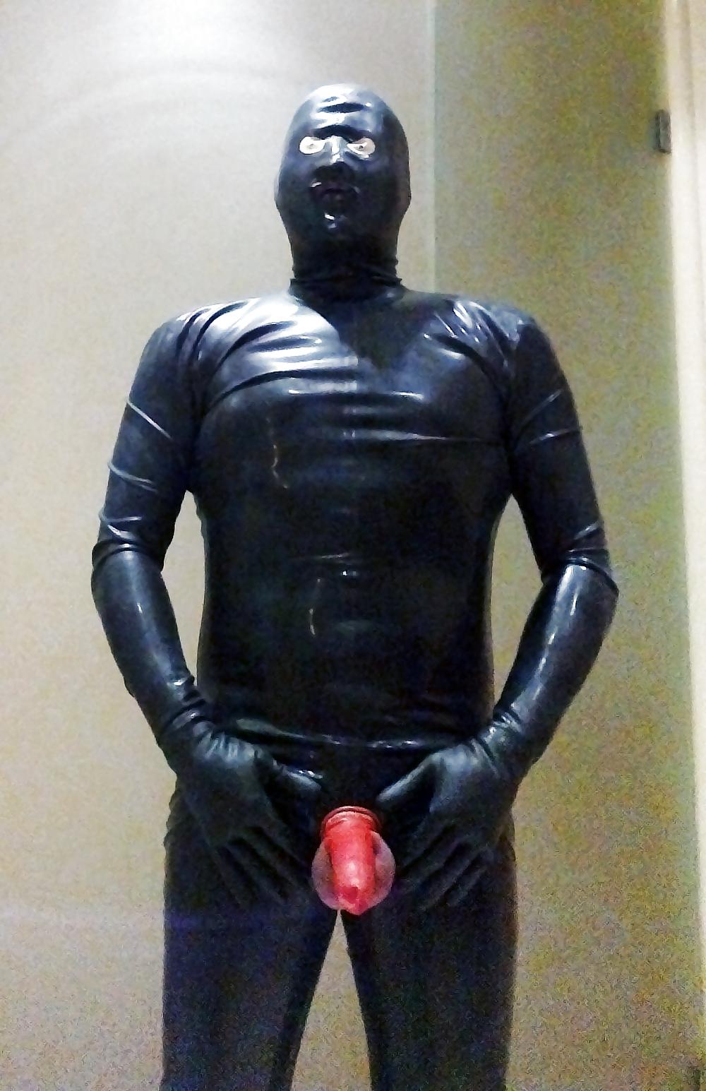 13P The latex slave in pictures