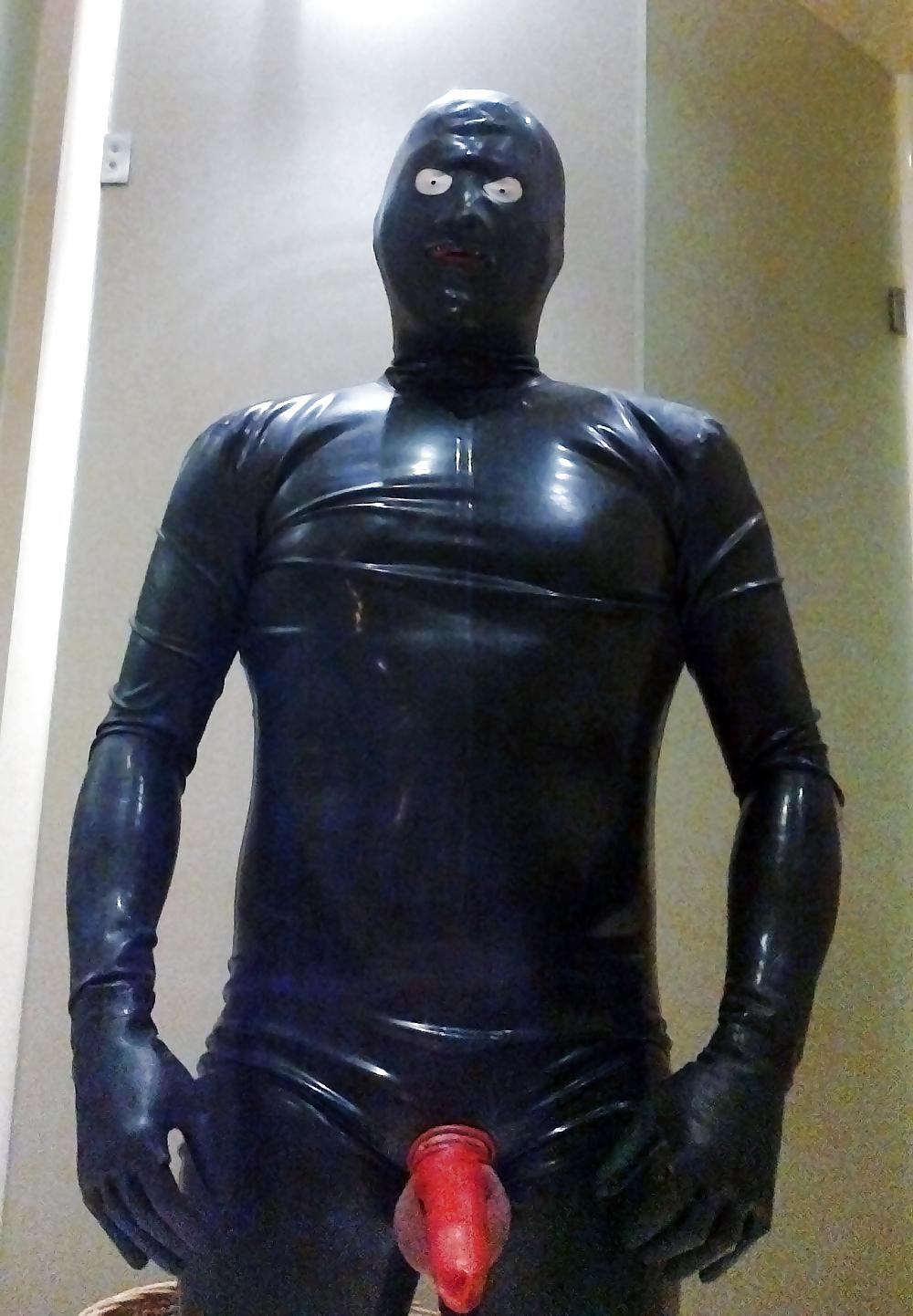 13P The latex slave in pictures
