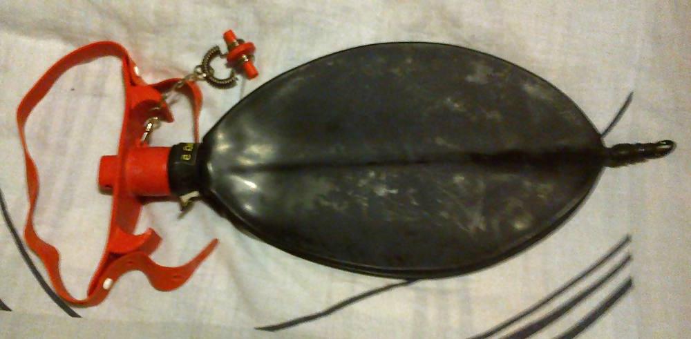 13P The latex slave in pictures