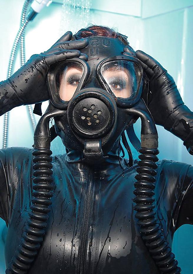 22P Latex Girls
