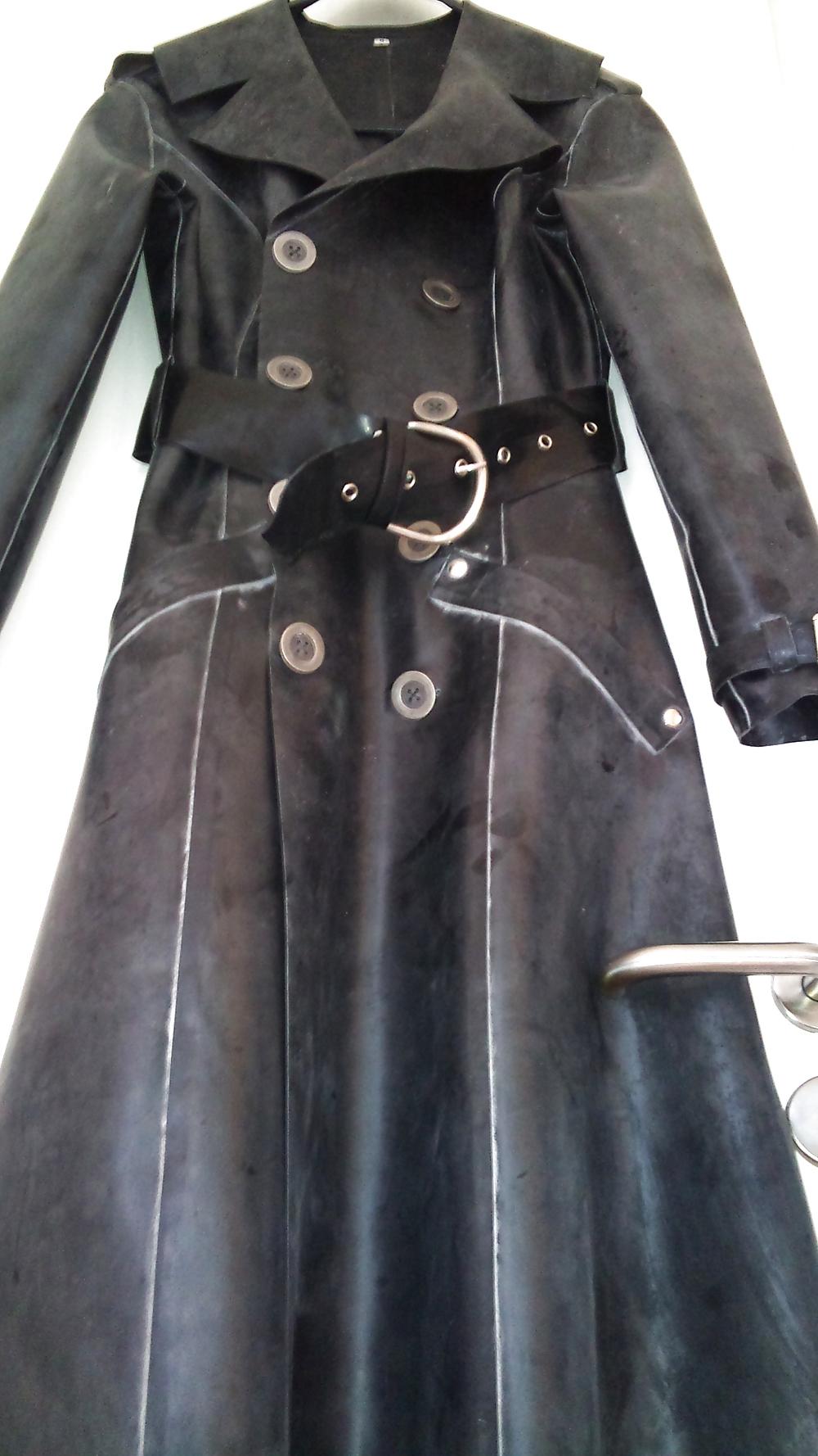 7P Der neue Latexmantel meiner Herrin