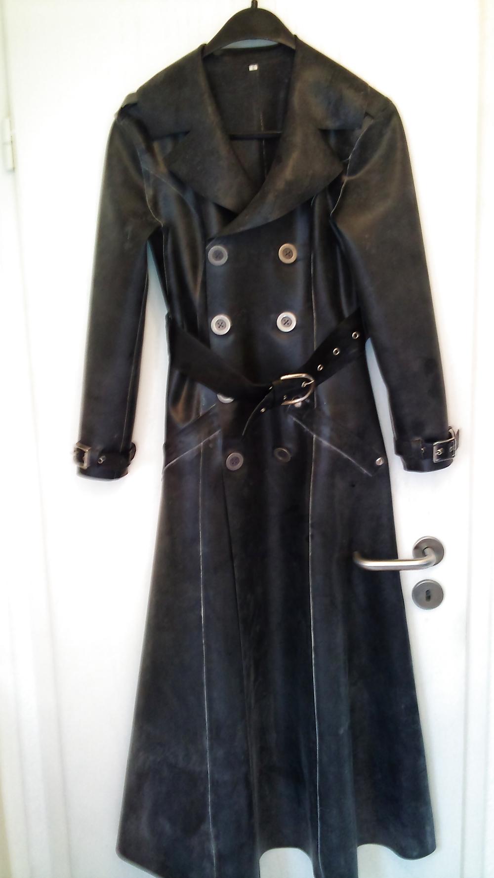 7P Der neue Latexmantel meiner Herrin