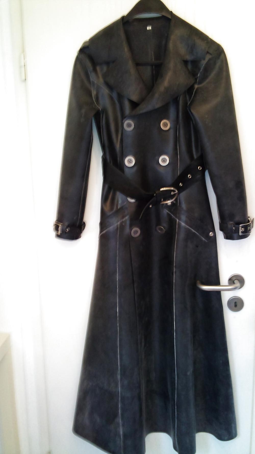 7P Der neue Latexmantel meiner Herrin