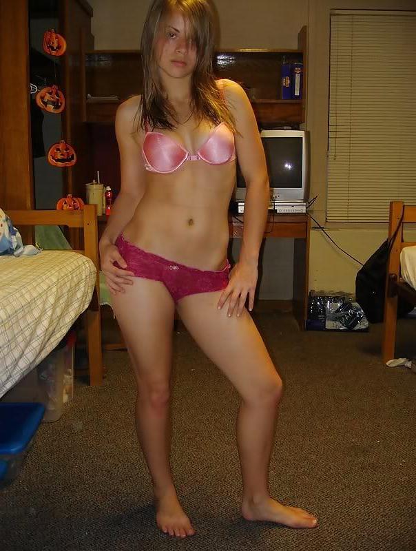 25P Girls in Bikinis 8