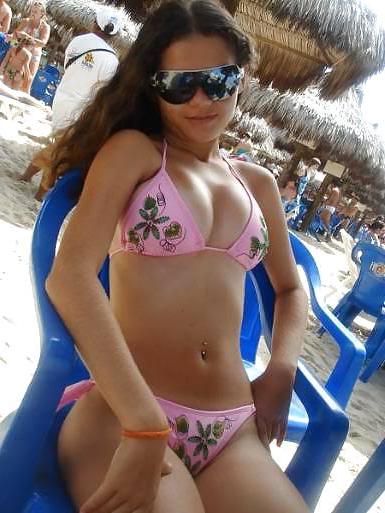 25P Girls in Bikinis 8