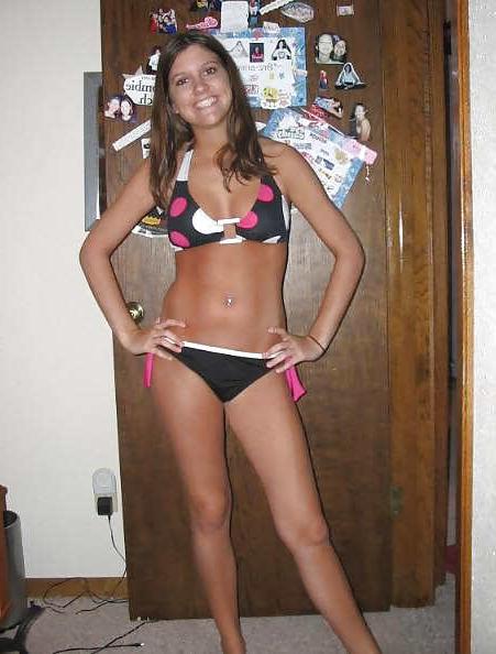 25P Girls in Bikinis 8