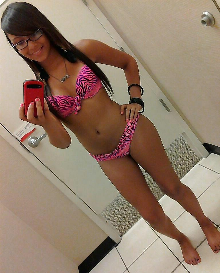 25P Girls in Bikinis 8