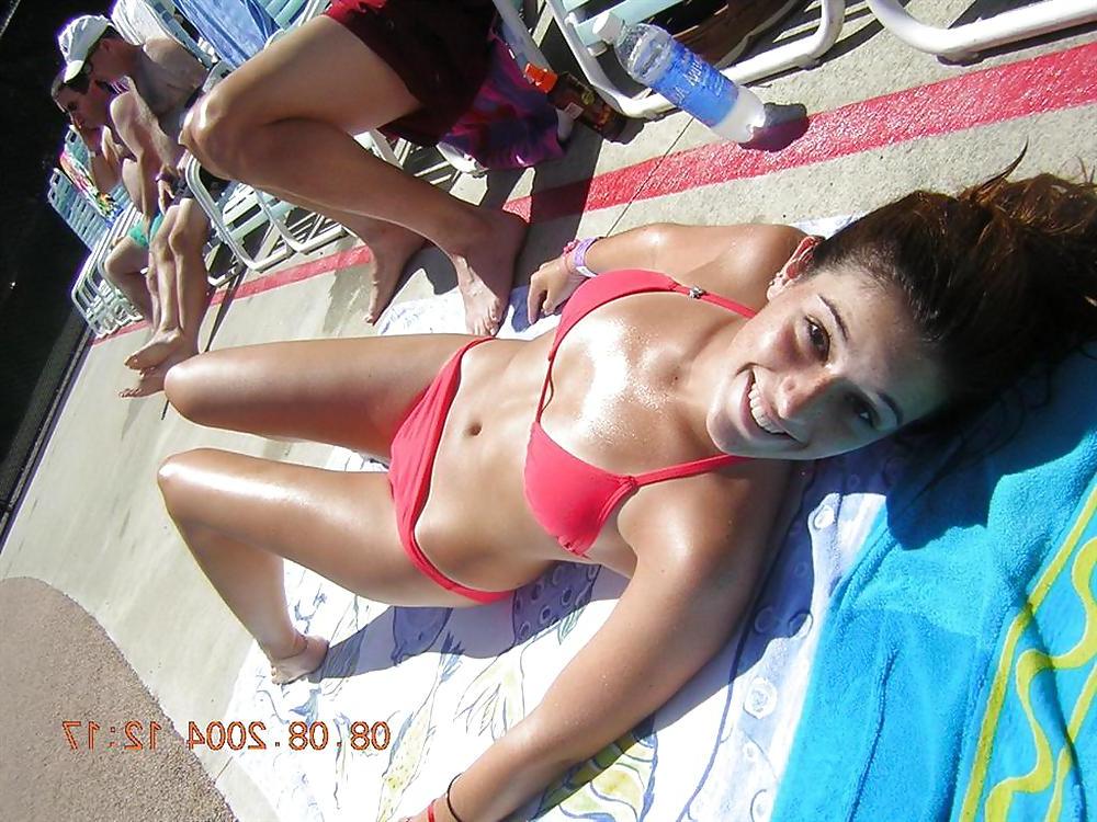 25P Girls in Bikinis 8