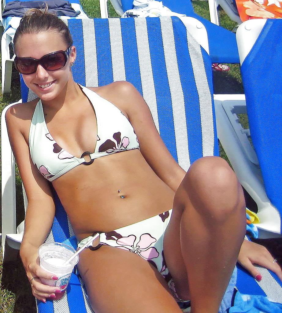 25P Girls in Bikinis 8