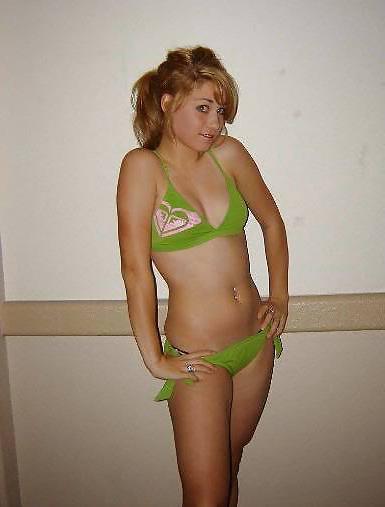 25P Girls in Bikinis 8