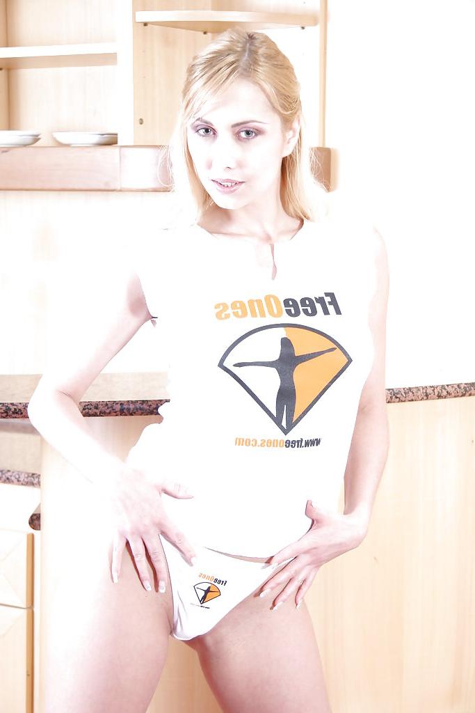 19P T-SHIRT BABE - JULIE SILVER