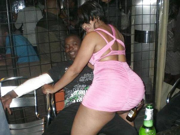 25P Strip club (nude lunge)