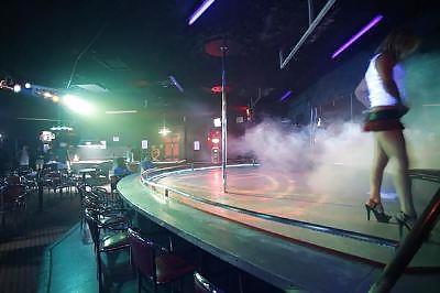 25P Strip club (nude lunge)