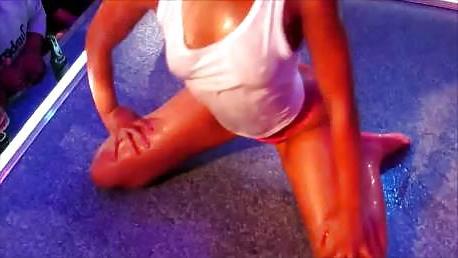 25P Strip club (nude lunge)