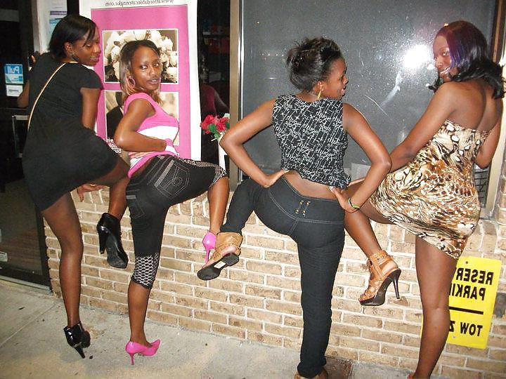 25P Strip club (nude lunge)