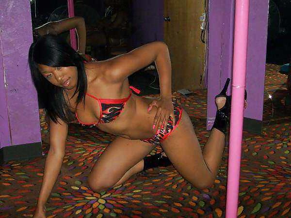 25P Strip club (nude lunge)