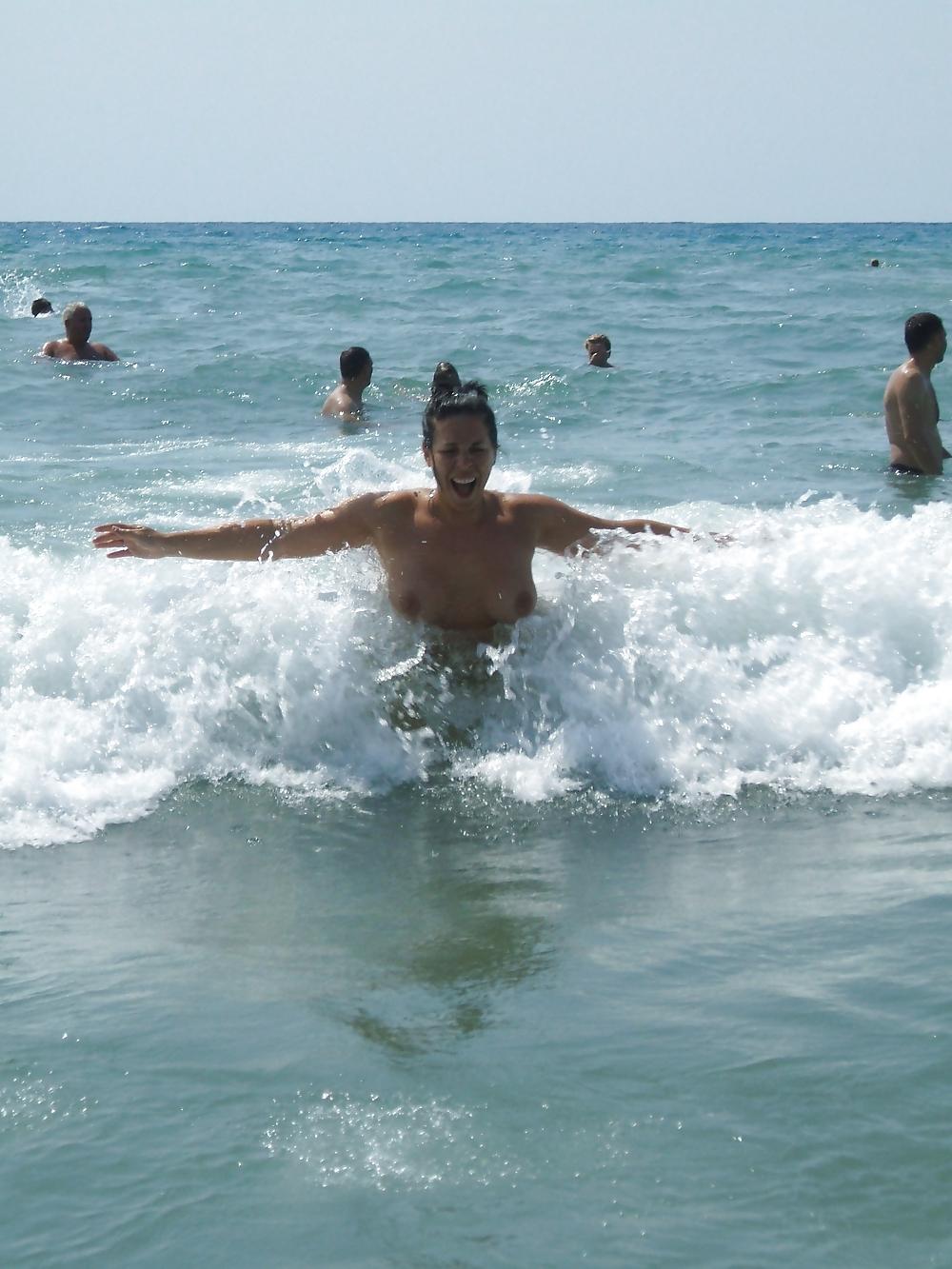 4P Me naked on the non nudist beach
