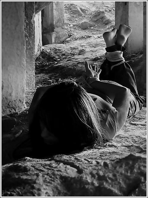 25P BDSM B&W